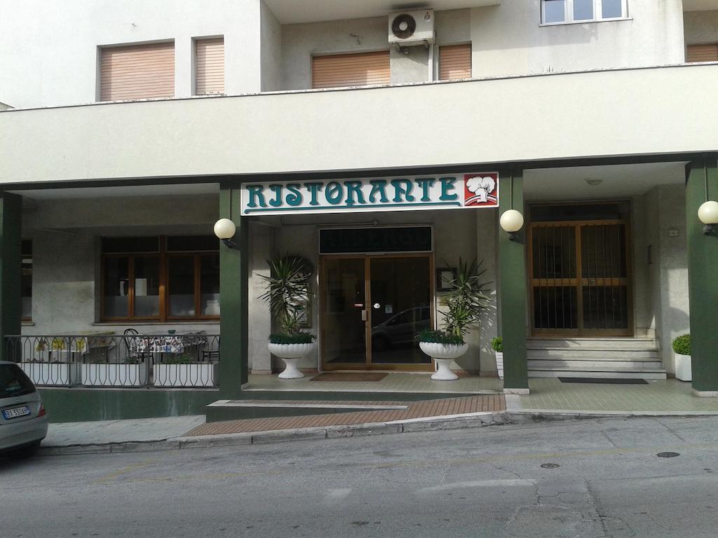 Albergo Tenda Verde Falconara Marittima Buitenkant foto