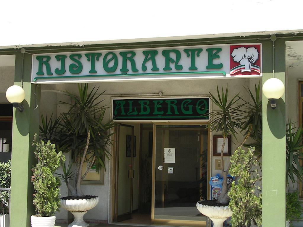 Albergo Tenda Verde Falconara Marittima Buitenkant foto